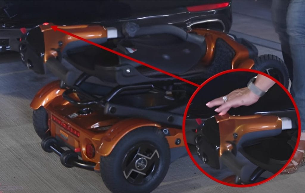 One-button fold control on an auto-folding mobility scooter