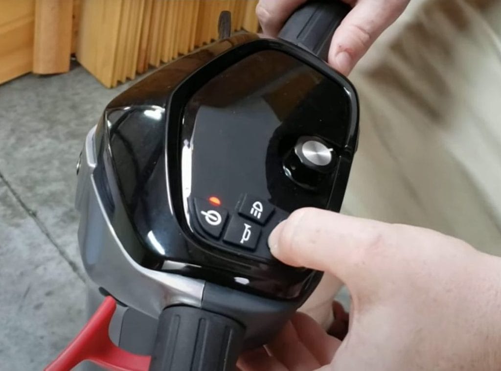 Close up of the EV Rider TeQno dashboard headlight symbol during unpairing